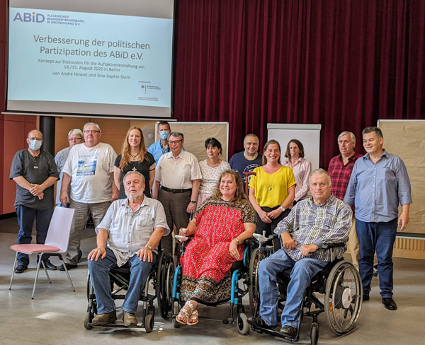 Gruppenfoto mit Mitgliedern des ABiD und vom Behindertenverband Bayern